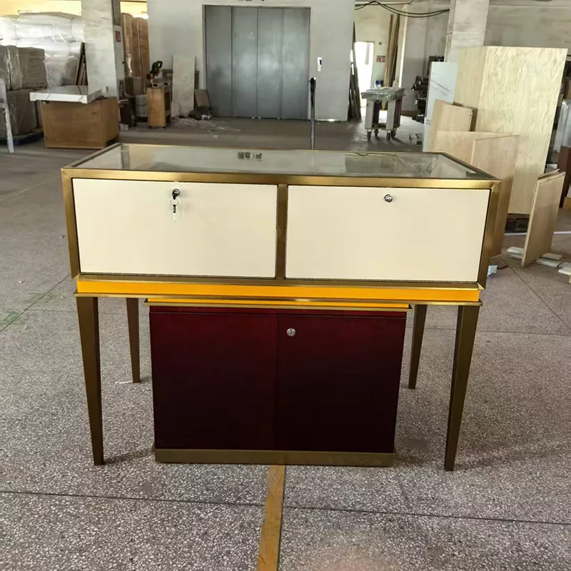 Дисплейный стол из нержавеющей стали